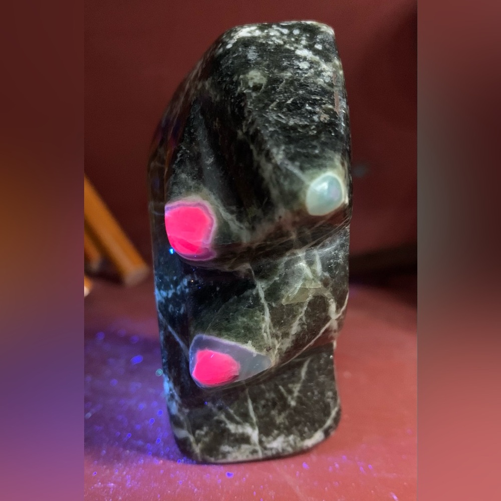Ruby in Zolite - Picture 2 of 8